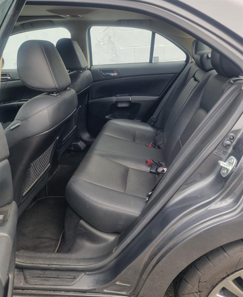 2011 Suzuki KIZASHI