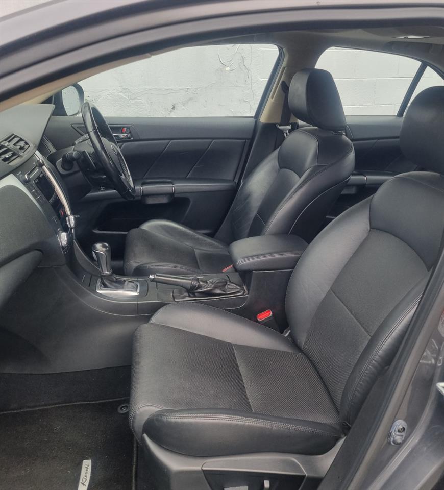 2011 Suzuki KIZASHI