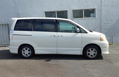 2007 Toyota VOXY - Thumbnail