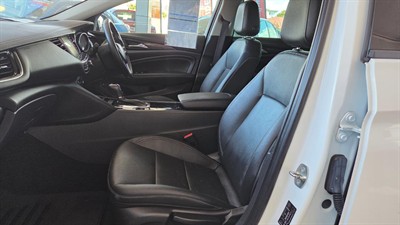 2019 Holden COMMODORE - Thumbnail