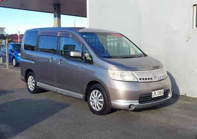 2005 Nissan Serena - Thumbnail