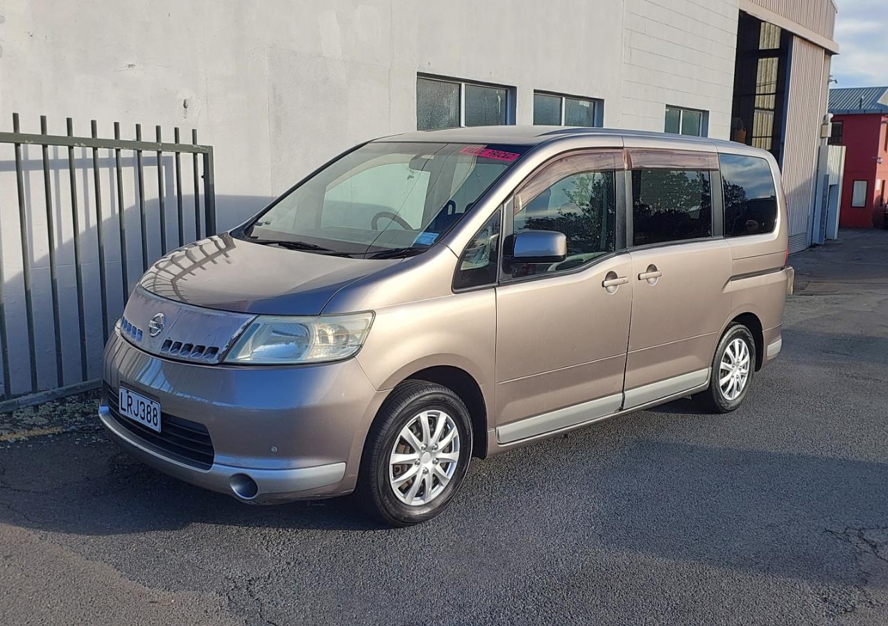 2005 Nissan Serena