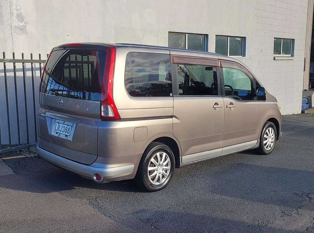 2005 Nissan Serena