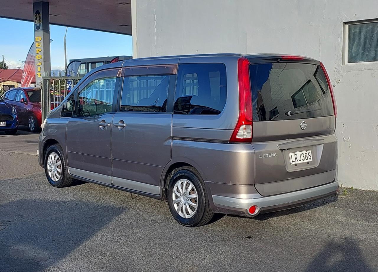 2005 Nissan Serena