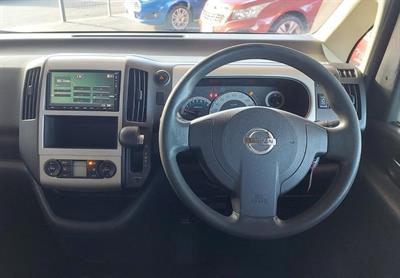 2005 Nissan Serena - Thumbnail