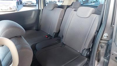 2005 Nissan Serena - Thumbnail