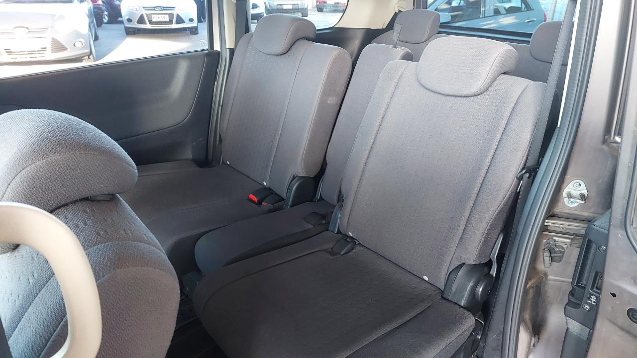 2005 Nissan Serena