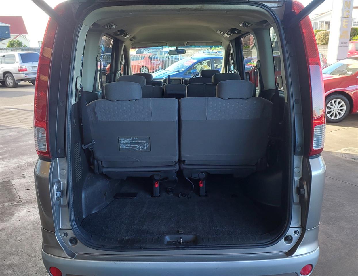 2005 Nissan Serena