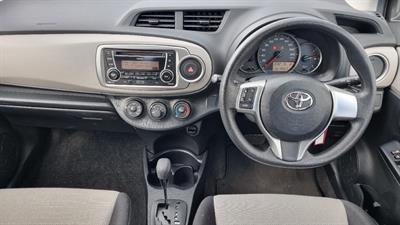 2014 Toyota YARIS - Thumbnail