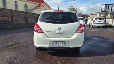 2008 Nissan Tiida - Thumbnail
