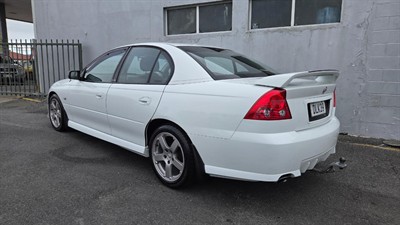 2006 Holden COMMODORE - Thumbnail