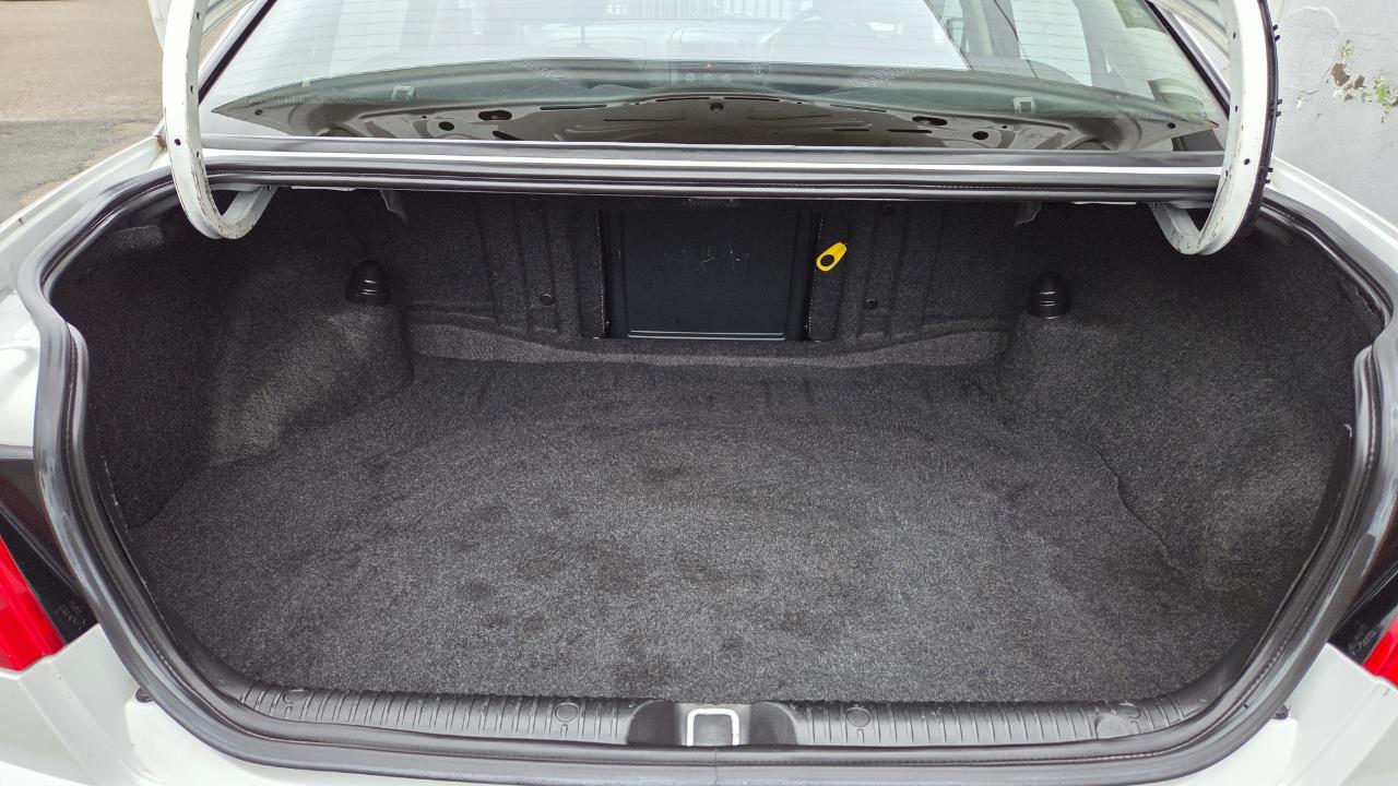 2006 Holden COMMODORE