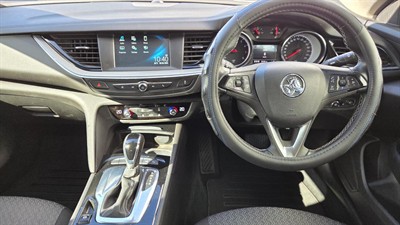 2019 Holden COMMODORE - Thumbnail