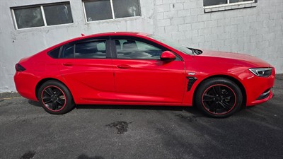 2019 Holden COMMODORE - Thumbnail