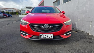 2019 Holden COMMODORE - Thumbnail