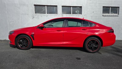 2019 Holden COMMODORE - Thumbnail