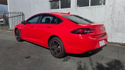 2019 Holden COMMODORE - Thumbnail