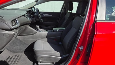 2019 Holden COMMODORE - Thumbnail