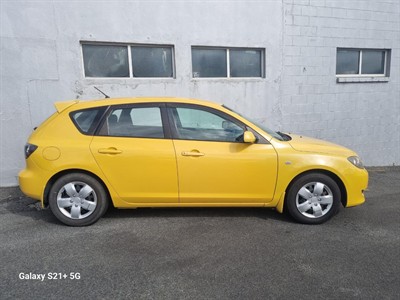 2004 Mazda Axela - Thumbnail