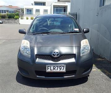 2010 Toyota YARIS - Thumbnail