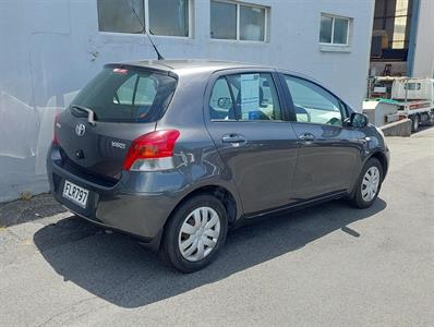 2010 Toyota YARIS - Thumbnail