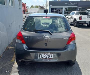 2010 Toyota YARIS - Thumbnail