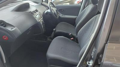 2010 Toyota YARIS - Thumbnail