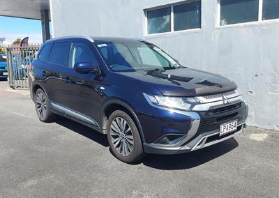 2018 Mitsubishi Outlander - Thumbnail