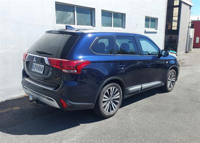 2018 Mitsubishi Outlander - Thumbnail