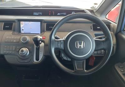 2005 Honda StepWagon - Thumbnail