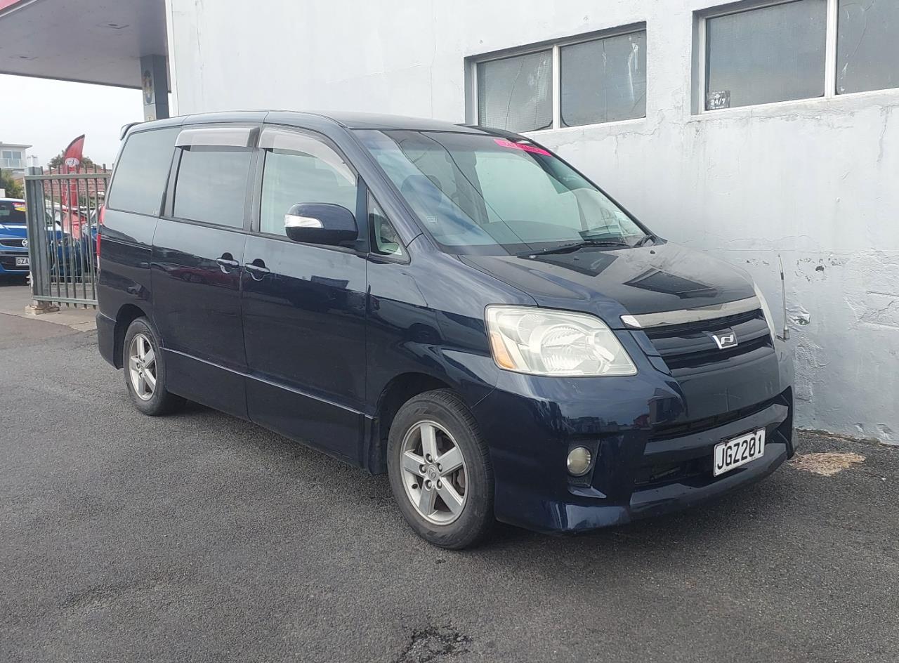 2005 Toyota Noah