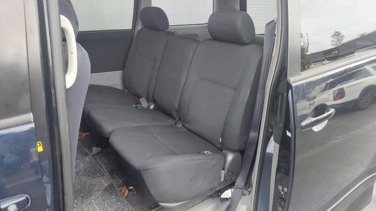 2005 Toyota Noah