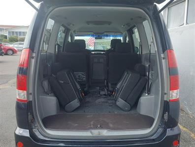 2005 Toyota Noah - Thumbnail