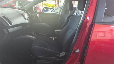 2008 Mitsubishi Outlander - Thumbnail