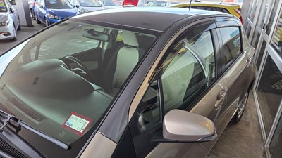 2015 Toyota Vitz - Thumbnail