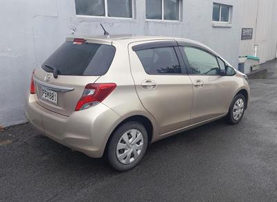 2015 Toyota Vitz - Thumbnail