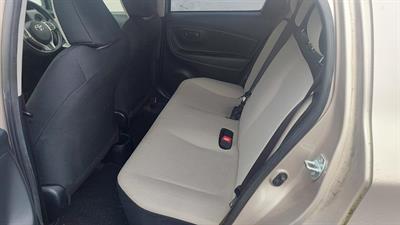 2015 Toyota Vitz - Thumbnail