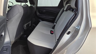 2015 Toyota Vitz - Thumbnail