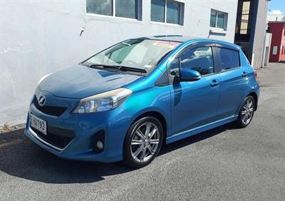 2011 Toyota Vitz - Thumbnail