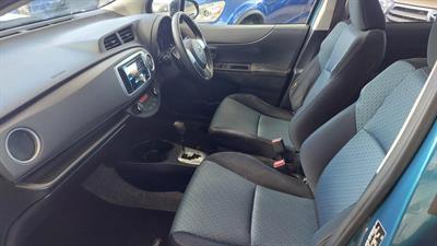 2011 Toyota Vitz - Thumbnail