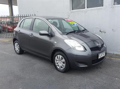 2010 Toyota YARIS - Thumbnail