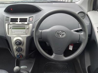 2010 Toyota YARIS - Thumbnail