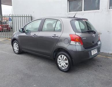 2010 Toyota YARIS - Thumbnail