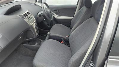 2010 Toyota YARIS - Thumbnail