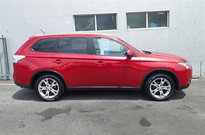 2015 Mitsubishi Outlander - Thumbnail