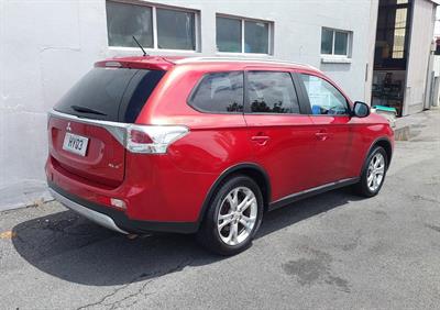 2015 Mitsubishi Outlander - Thumbnail