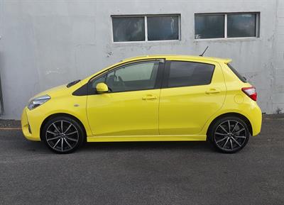 2019 Toyota YARIS - Thumbnail