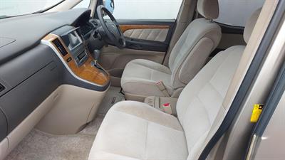 2005 Toyota Alphard - Thumbnail
