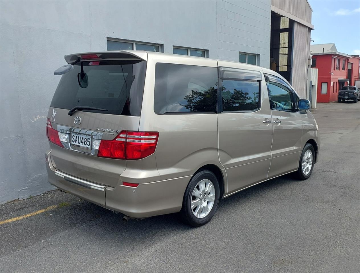 2005 Toyota Alphard