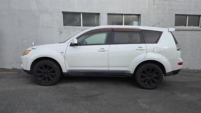 2006 Mitsubishi Outlander - Thumbnail